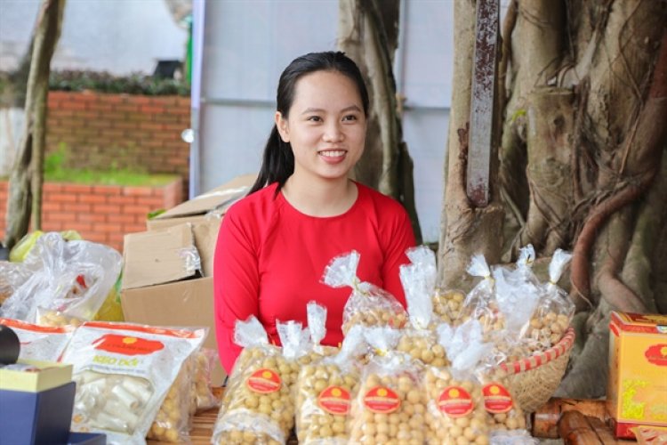 Các món ăn chơi đặc sản của Nam Định được giới thiệu trong khuôn viên Bảo Tàng trong ngày tổ chức Đại hội