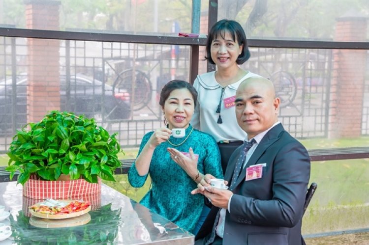 Các thành viên BCH Hiệp Hội Văn hóa Ẩm thực Việt Nam tham dự Đại hội và chi chia vui với Hiệp hội Văn hóa Ẩm thực tỉnh Nam Định