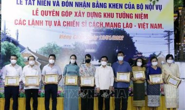 Lào tặng bằng khen cho cá nhân và tập thể người Việt tích cực hoạt động thiện nguyện