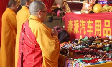 Có nên chú nguyện mặt dây chuyền trước khi đeo?