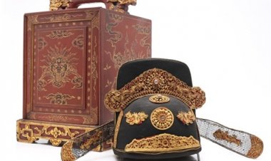 Cổ vật mũ quan triều Nguyễn đã về đến Huế