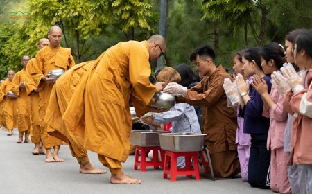 Ý nghĩa cúng nhang, đèn, hoa quả bàn thờ Phật ngày xuân
