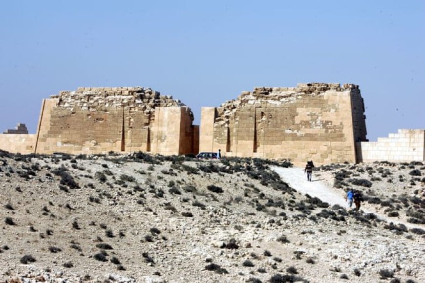 Một hệ thống đường ngầm bên dưới đền thờ Taposiris Magna có thể dẫn đến nơi yên nghỉ của Nữ hoàng Cleopatra. Ảnh: EPA/Shutterstock