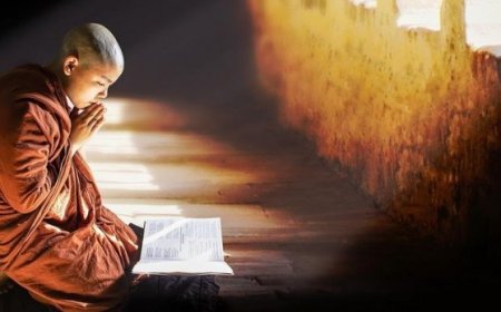 Công đức niệm Phật hơn cả sự bố thí tiền của gấp trăm ngàn vạn lần