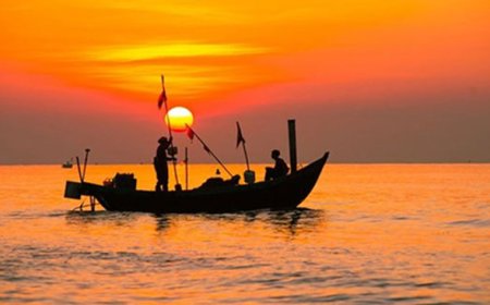 CUỘC ĐỜI TỰA BIỂN CẢ VẬN MỆNH NHƯ CON THUYỀN HÃY LÀ NGƯỜI ĐƯA ĐÒ CHO SỰ NGHIỆP CỦA MÌNH