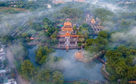 Lăng Tẩm Các Vua Nguyễn: Sự Hòa Quyện Giữa Thiên Nhiên và Kiến Trúc