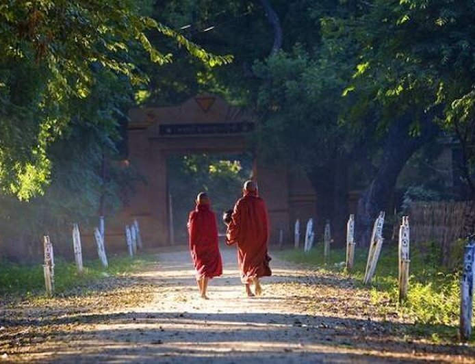 DANH NGÔN KINH ĐIỂN VỚI NGÔN TÌNH CÓ CÂU! TU TRĂM NĂM MỚI ĐI CHUNG THUYỀN TU NGÀN NĂM MỚI CHUNG CHĂN GỐI