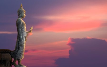 Như Lai Xuất Hiện ở Đời: Ánh Sáng Giải Thoát Cho Nhân Loại